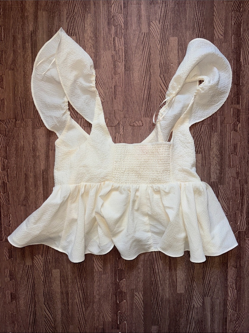 URBAN OUTFITTERS CREAM RUFFLE TOP SIZE MEDIUM - Picture 3 of 3